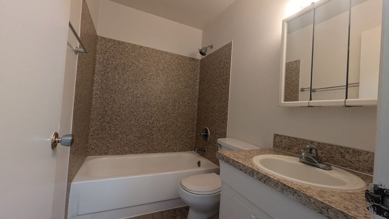 Windsor Court Apartments - Photo 3 of 30
