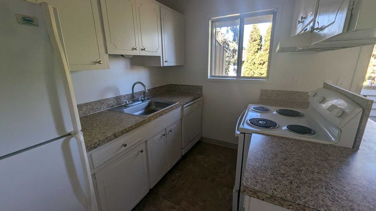 Windsor Court Apartments - Photo 6 of 30