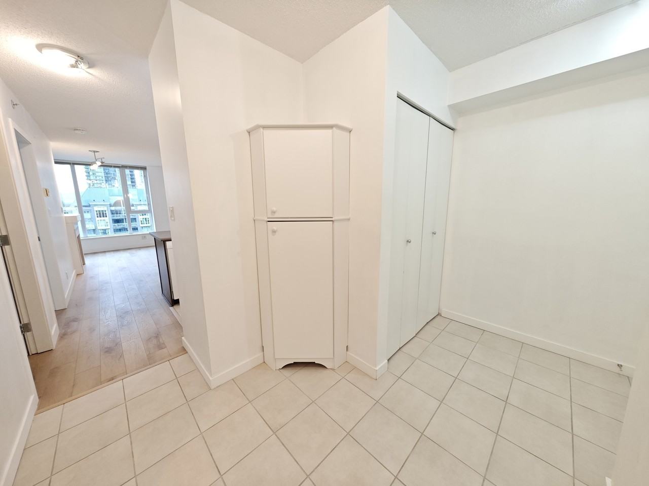 1178 Heffley Crescent - Photo 6 of 9