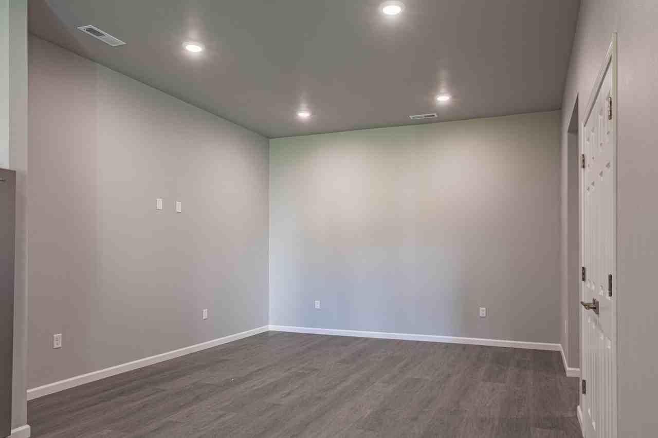 2504 Aquarius Ave Se - Photo 6 of 19