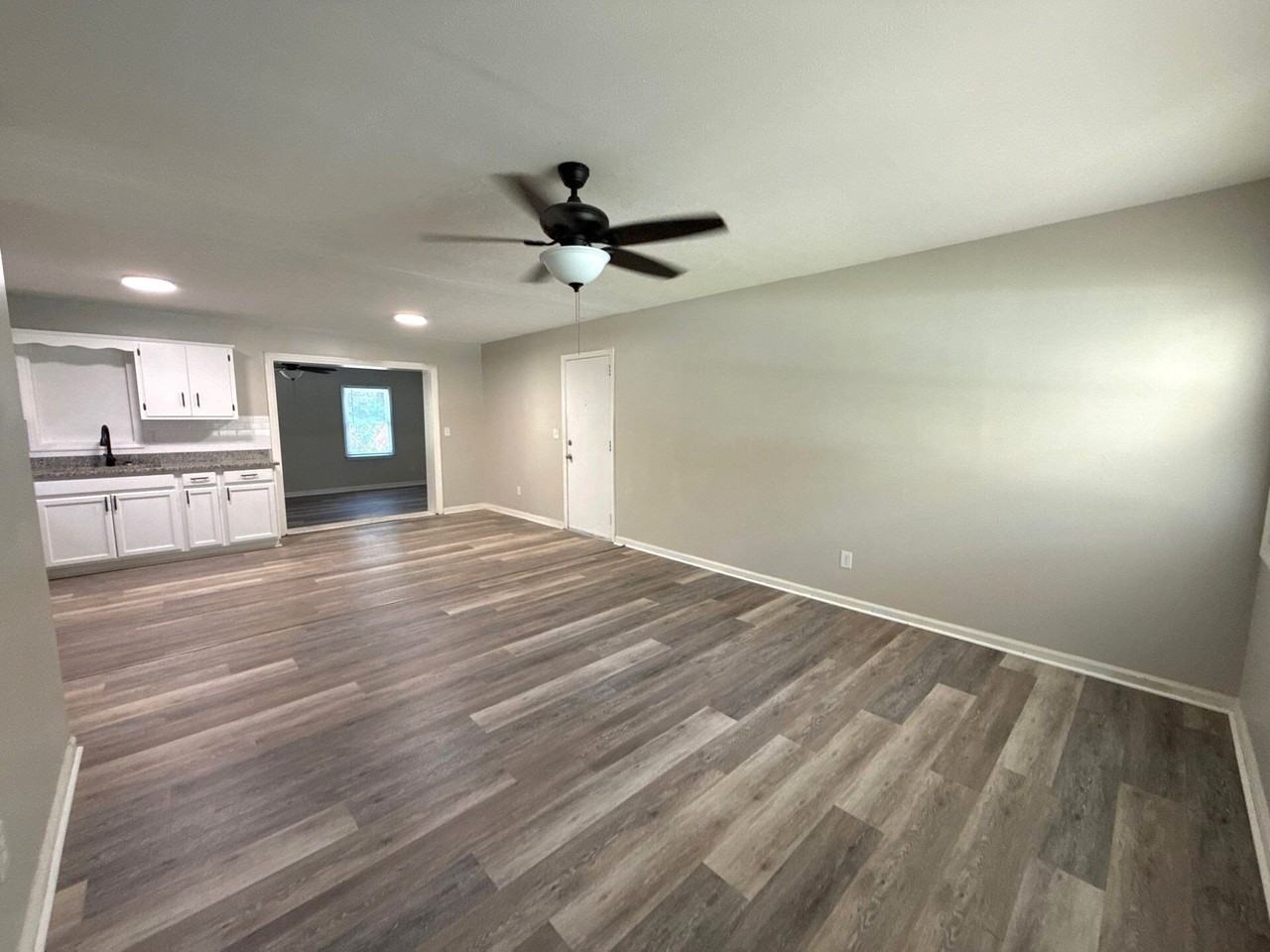 710 Greenbriar Dr - Photo 3 of 14