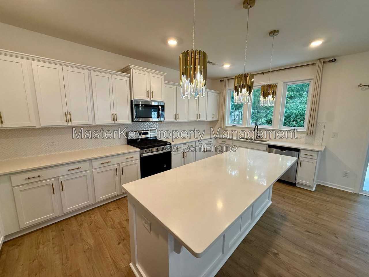 1516 Addison Lake St - Photo 2 of 23