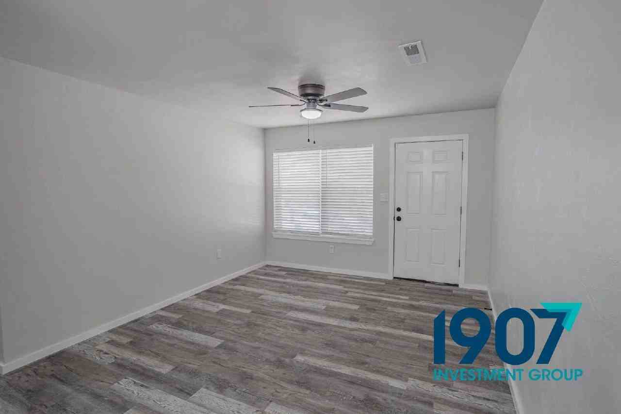2516 Queensbury Rd - Photo 6 of 23