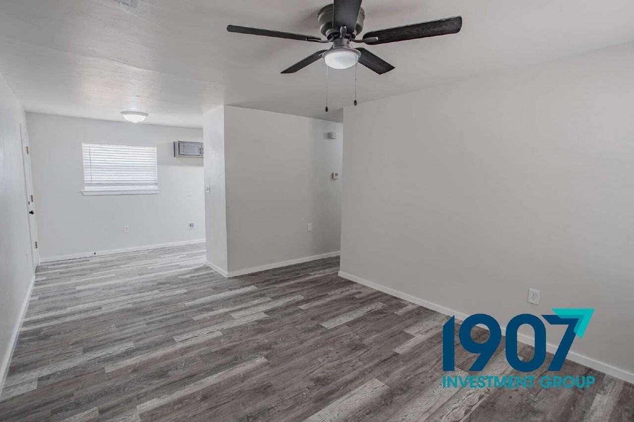 2516 Queensbury Rd - Photo 7 of 23