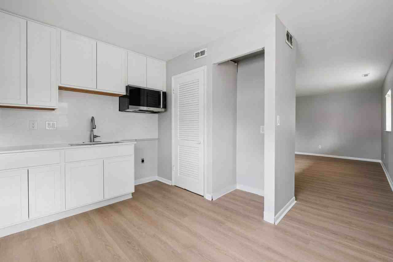 133 E Markison Ave #A - Photo 2 of 21