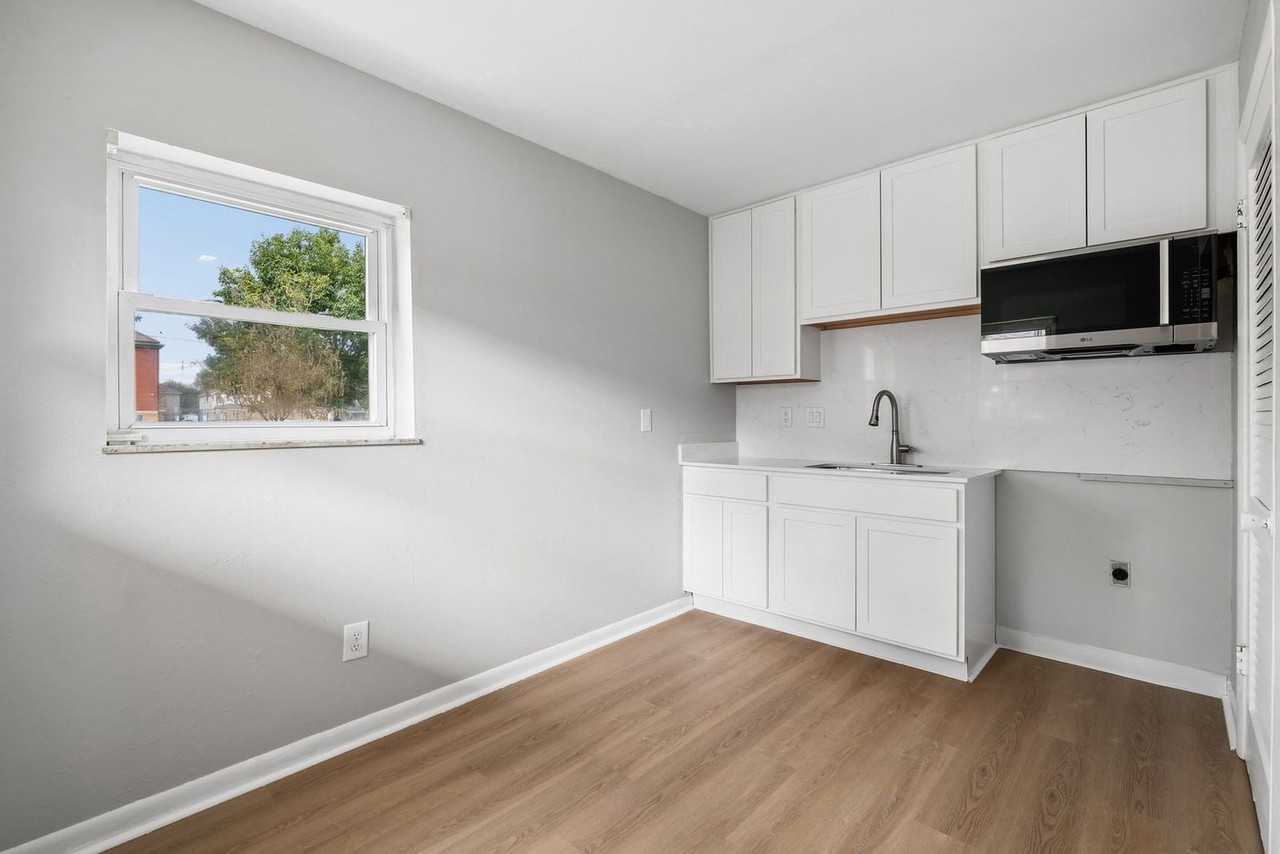 133 E Markison Ave #A - Photo 3 of 21
