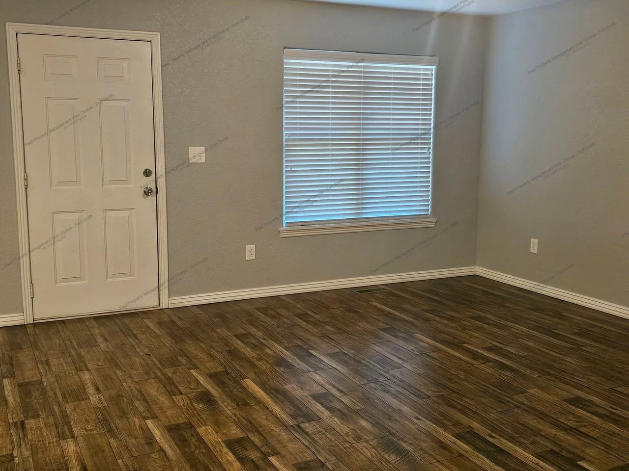 211 Ludell St - Photo 3 of 21