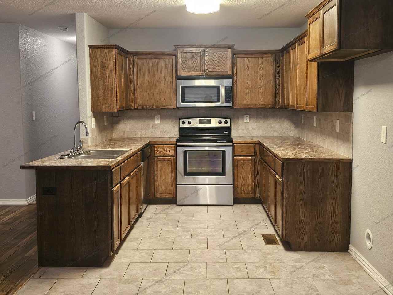 211 Ludell St - Photo 6 of 21