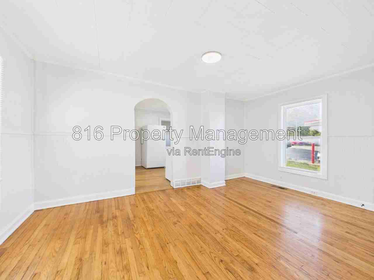 836 N Montgall Ave - Photo 4 of 29