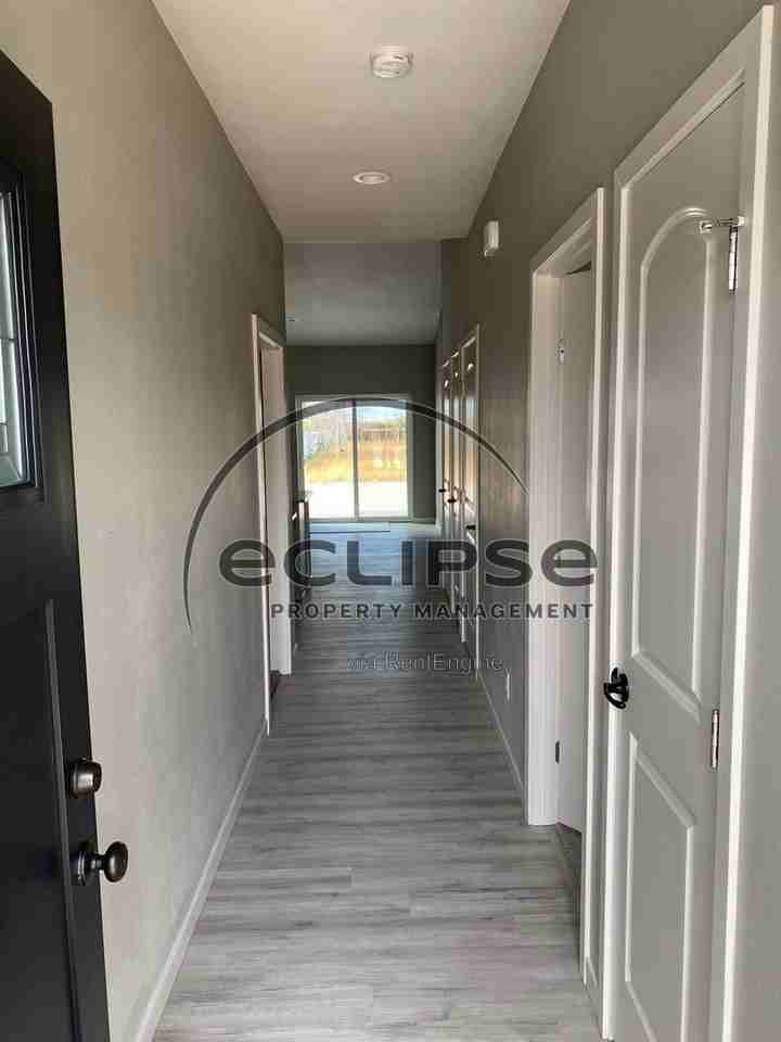 501 Crestone Ave - Photo 2 of 12