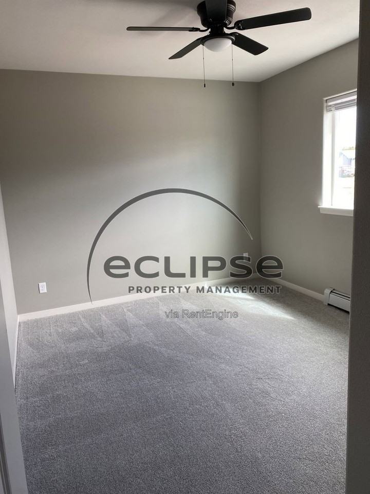 501 Crestone Ave - Photo 3 of 12