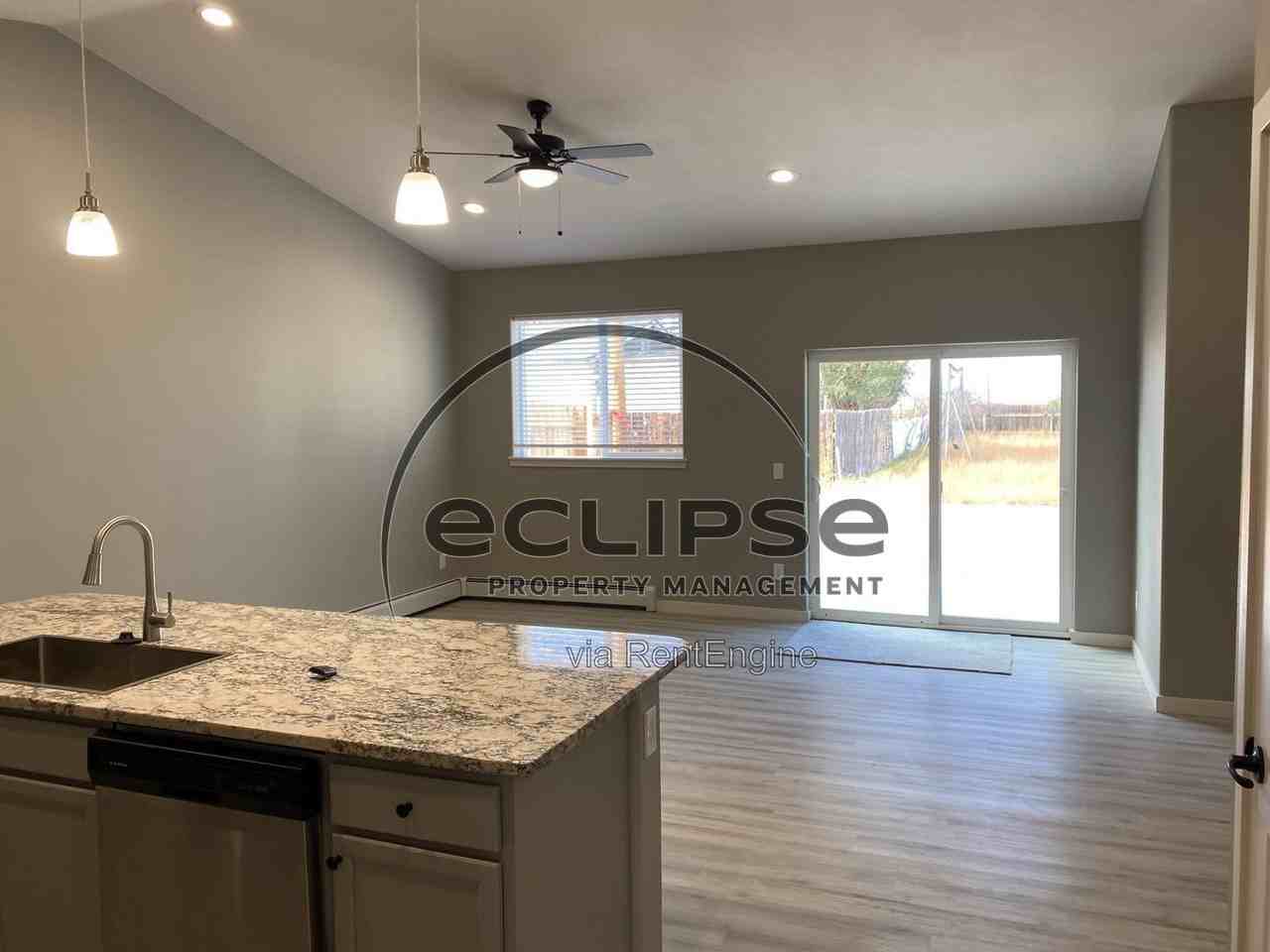 501 Crestone Ave - Photo 4 of 12