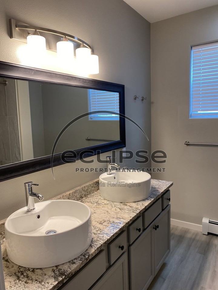 501 Crestone Ave - Photo 7 of 12