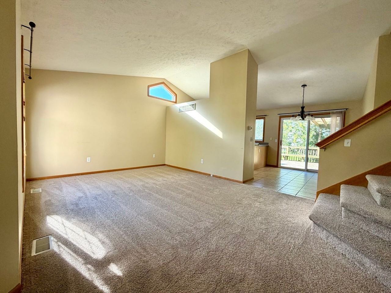 5653 E Grove Dr Se - Photo 6 of 31
