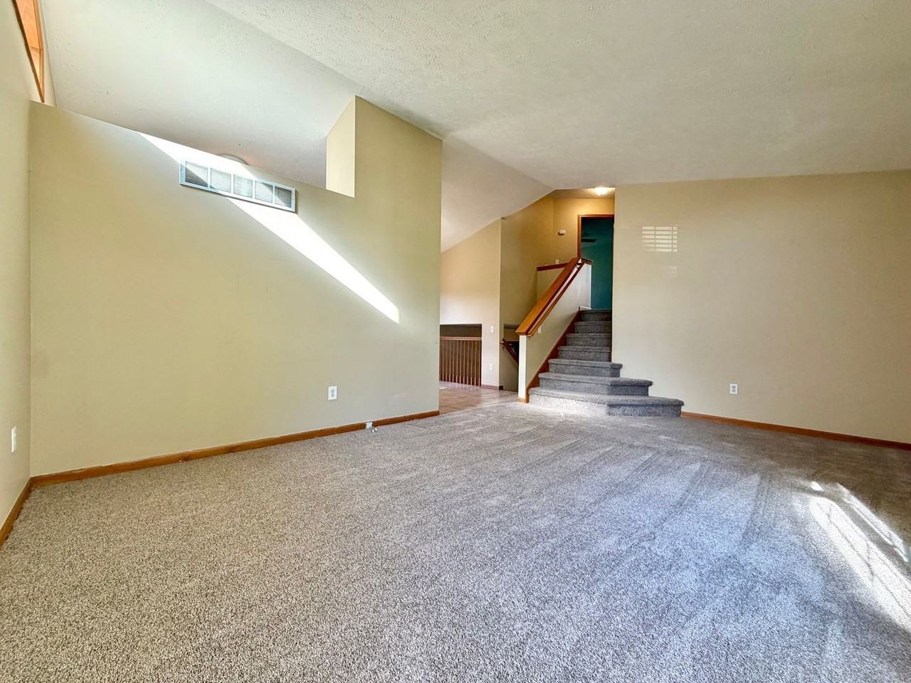 5653 E Grove Dr Se - Photo 7 of 31