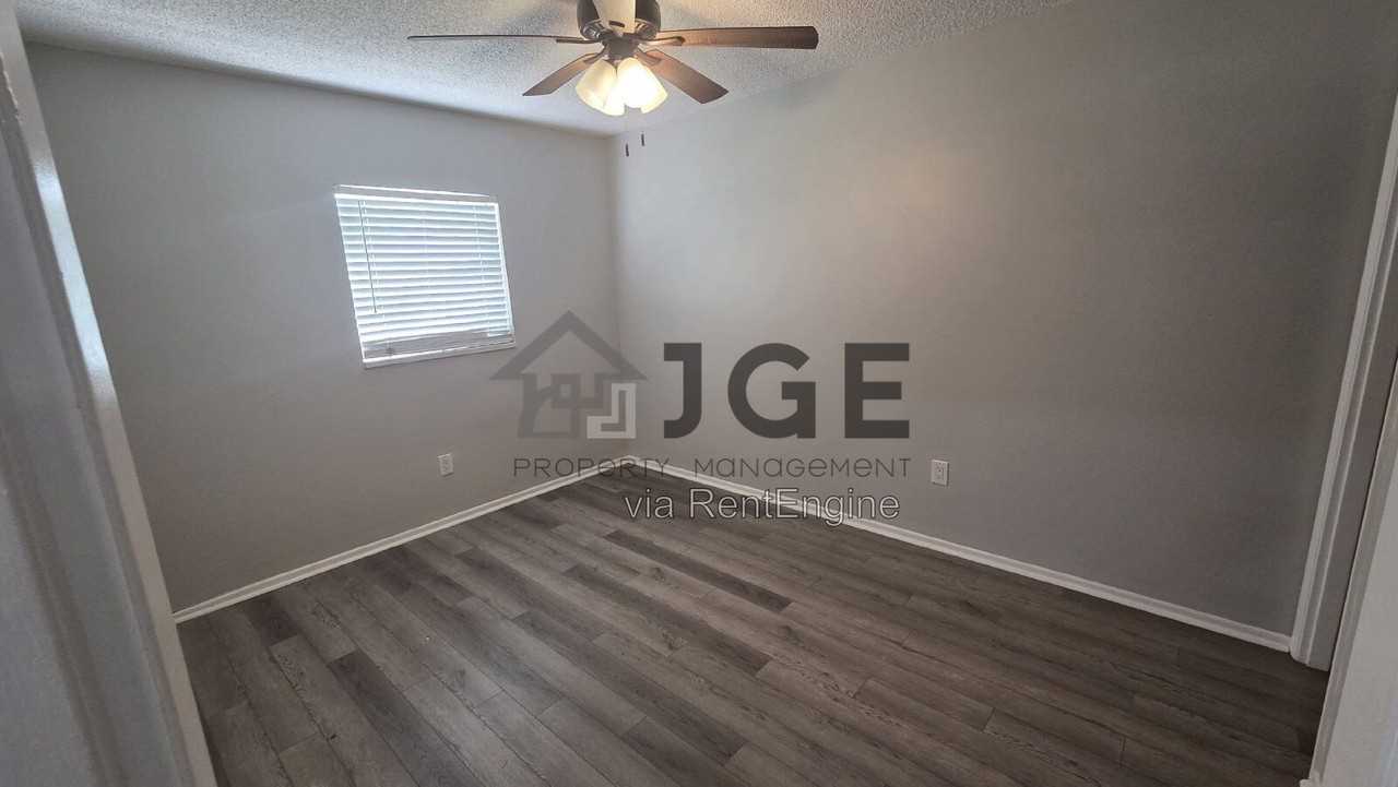 1801 3rd Ct Se #C - Photo 6 of 12