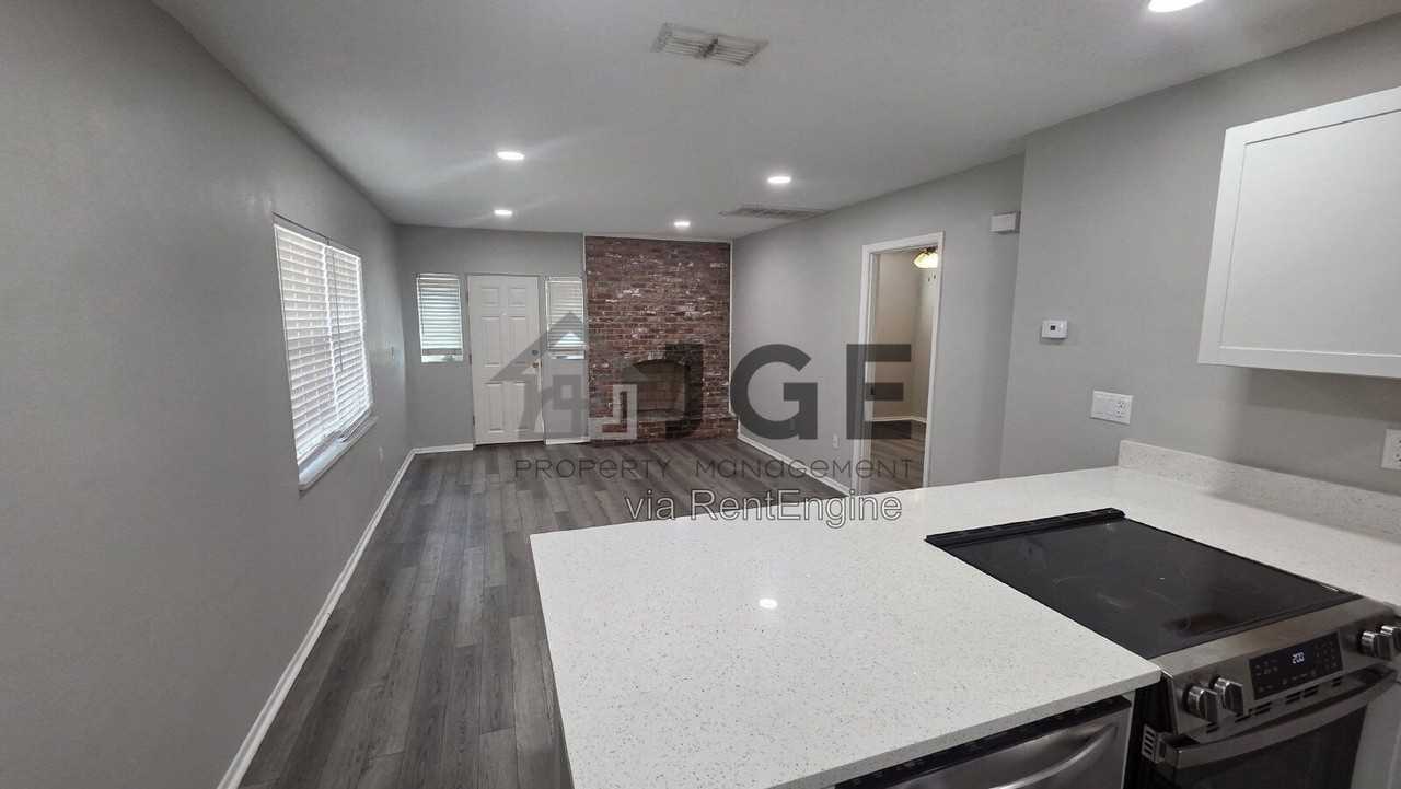 1801 3rd Ct Se #C - Photo 7 of 12
