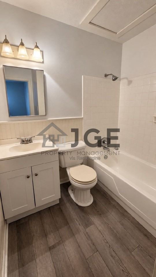 1801 3rd Ct Se #E - Photo 2 of 8