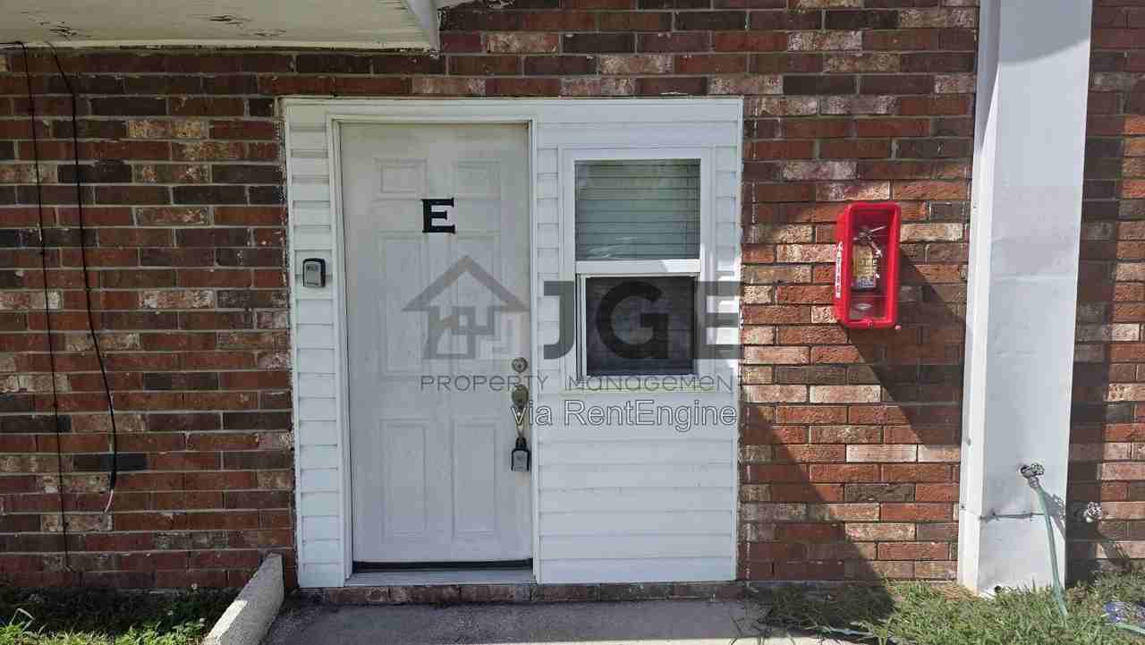 1801 3rd Ct Se #E - Photo 6 of 8