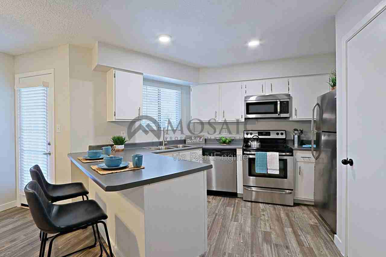 1818 N 40th St #101 - Photo 2 of 9