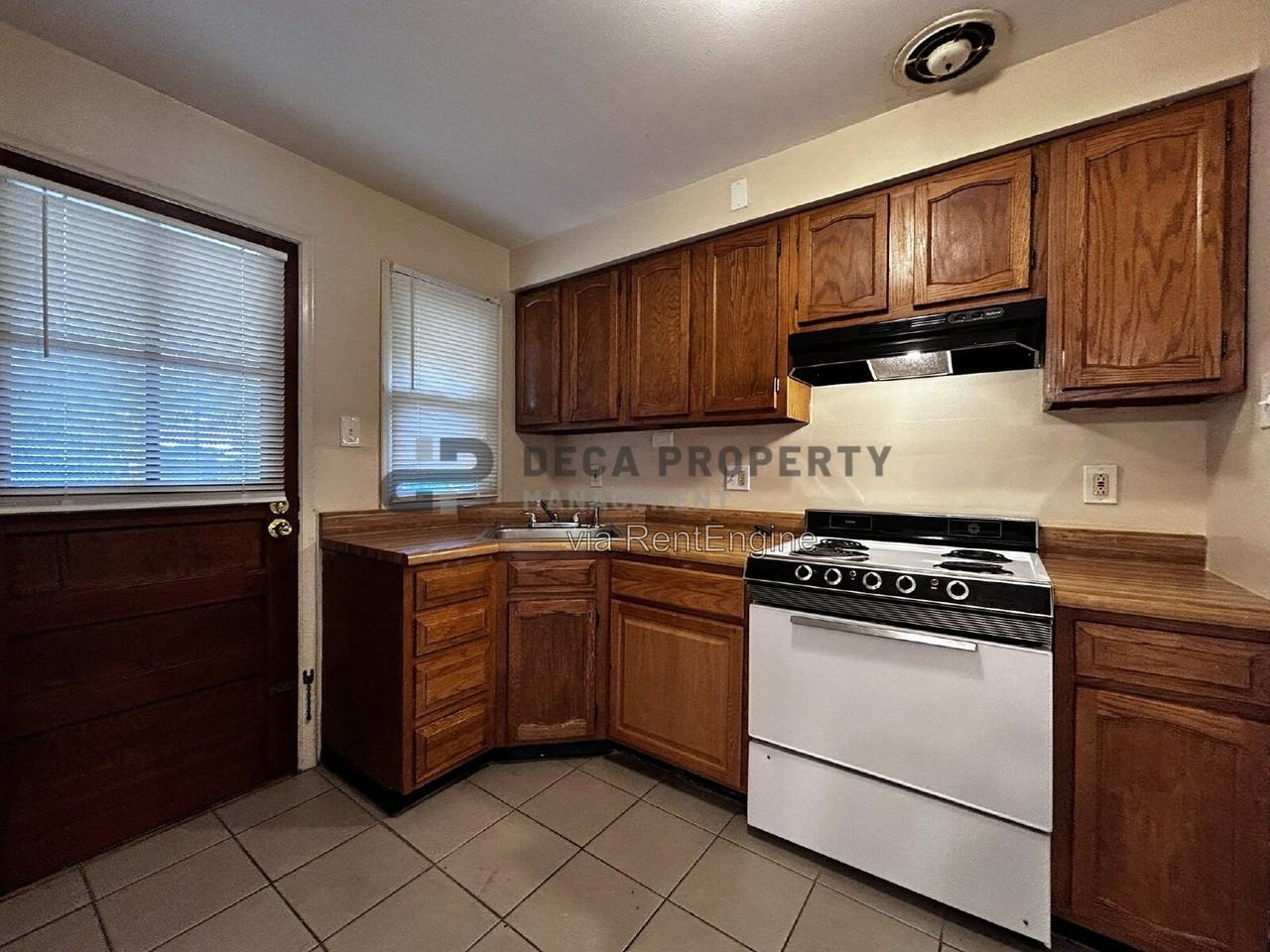 10205 Cabot Dr - Photo 7 of 16