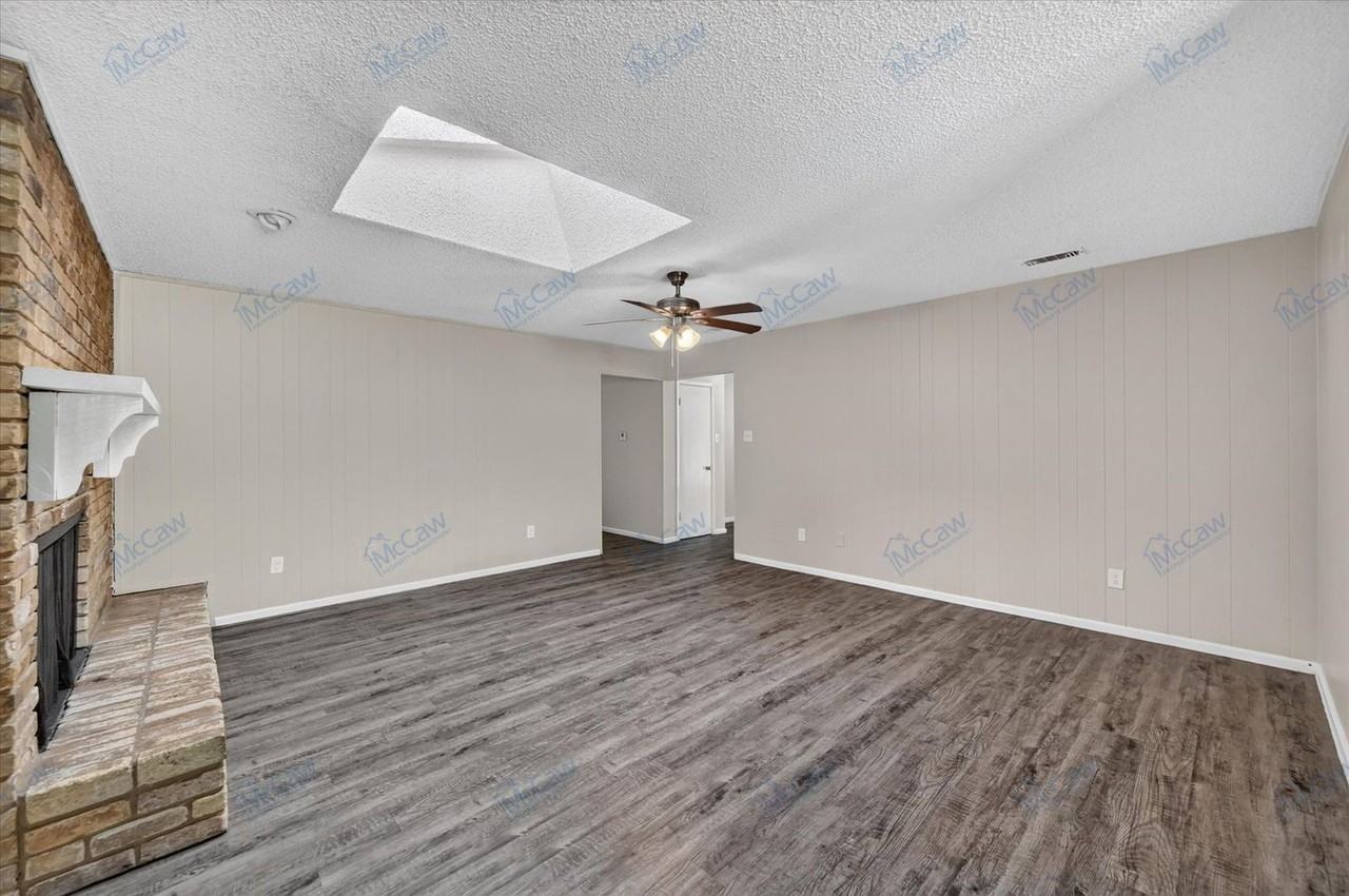 6401 Winn St - Photo 5 of 22