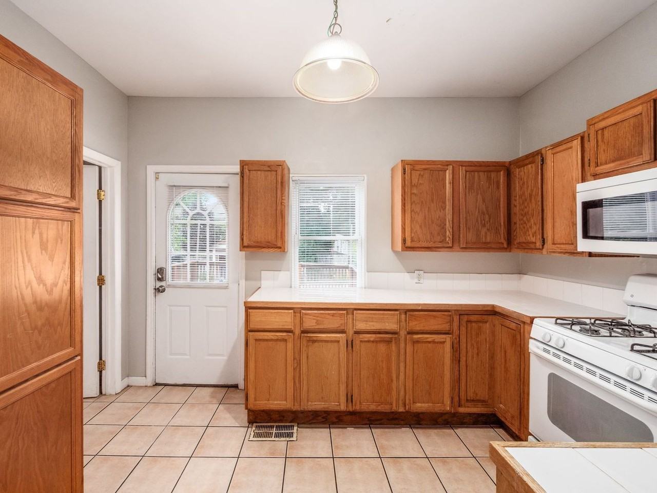 2133 Indiana Ave - Photo 5 of 40