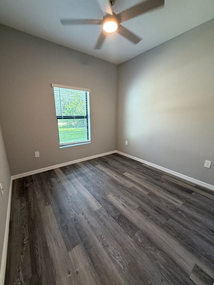 24501 Zephyr Ct - Photo 4 of 27