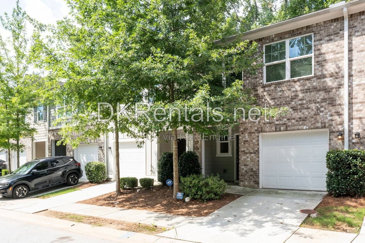 1651 Vernon Blvd - Photo 2 of 18