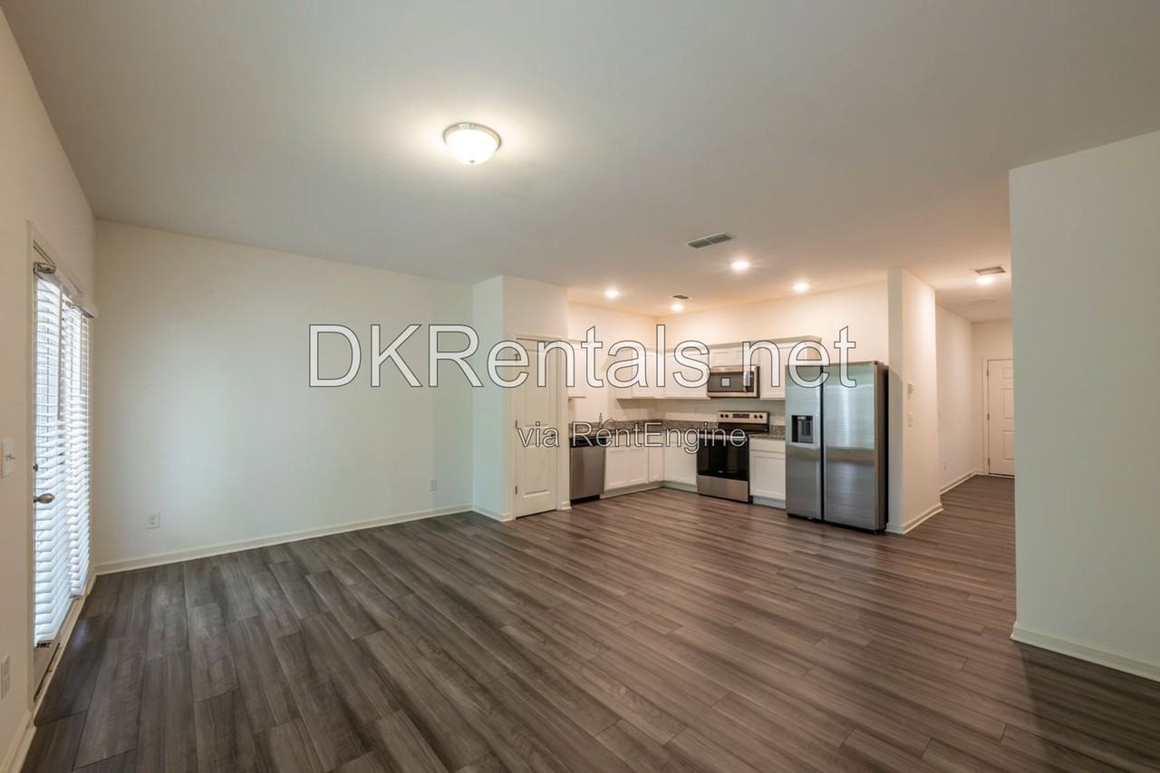 1651 Vernon Blvd - Photo 5 of 18