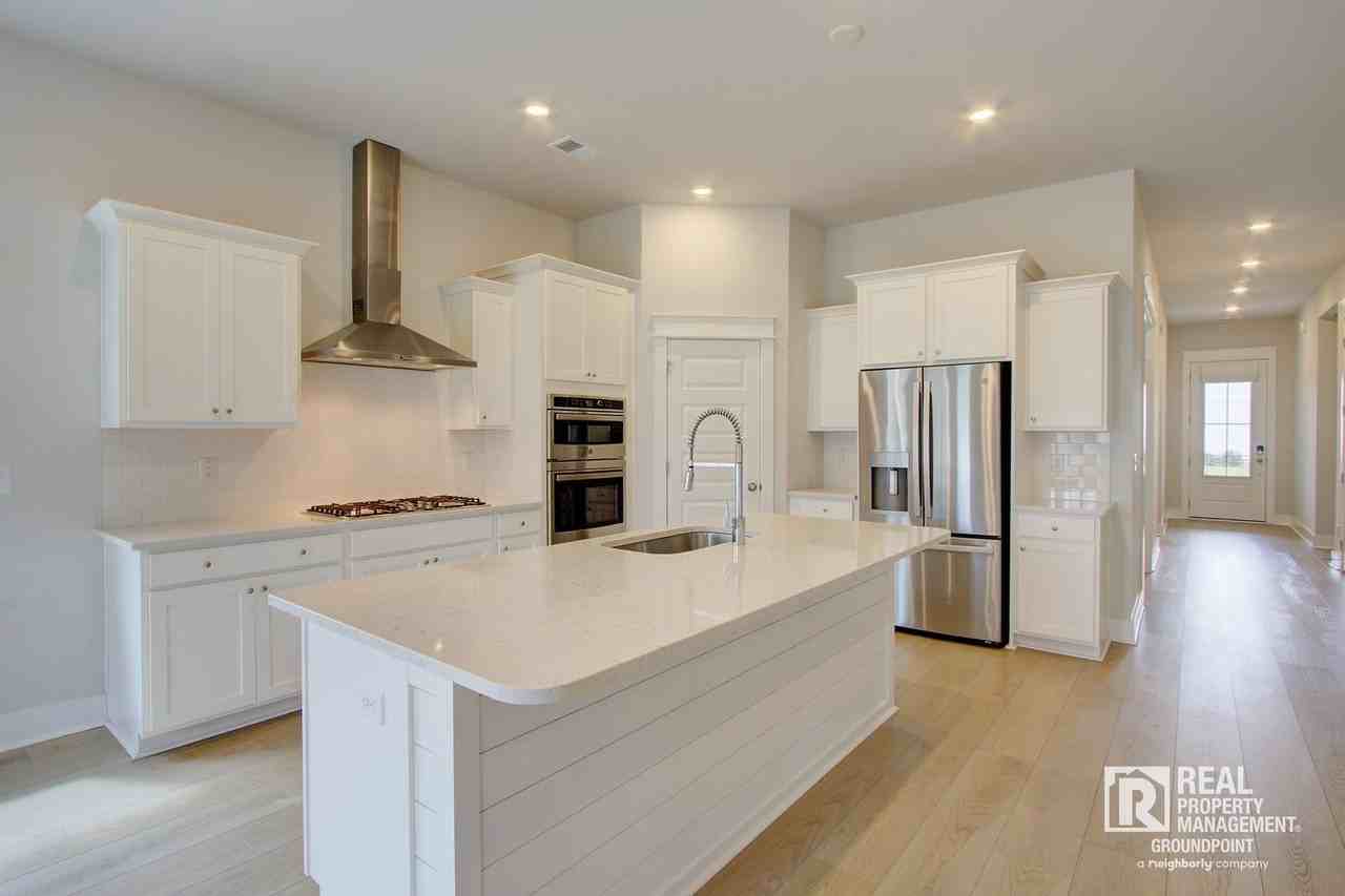 238 Witherspoon St - Photo 5 of 50