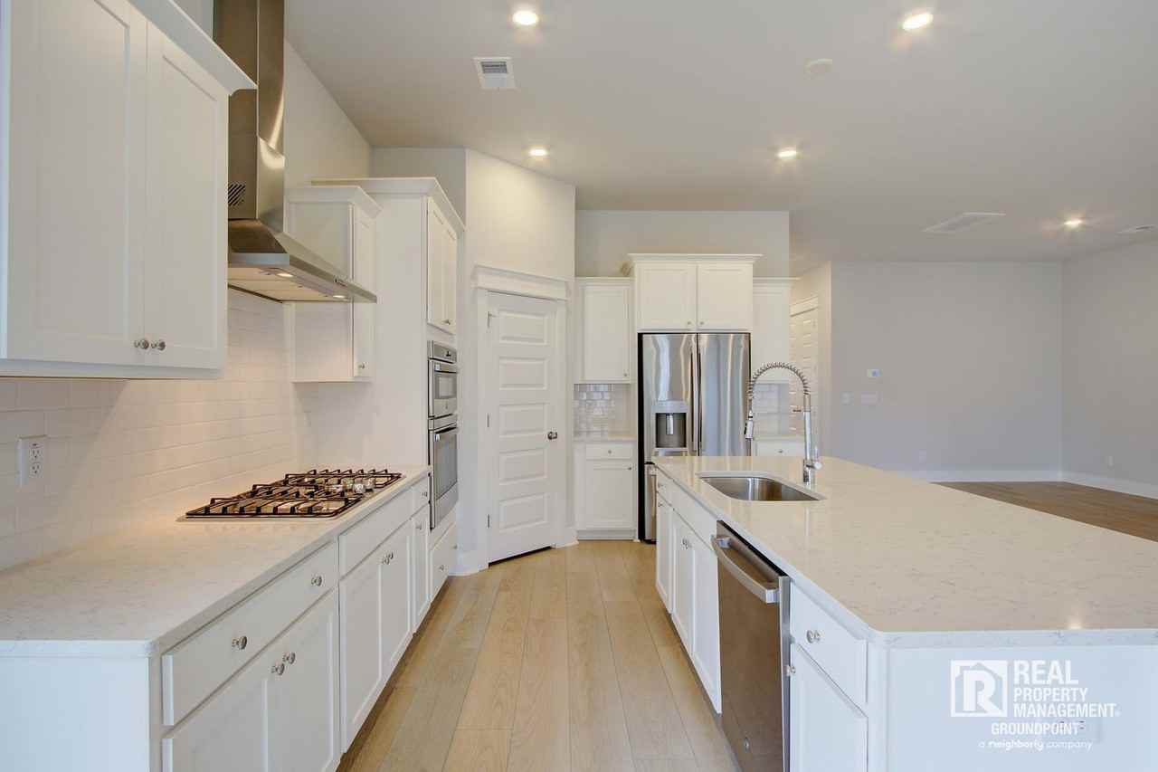 238 Witherspoon St - Photo 6 of 50