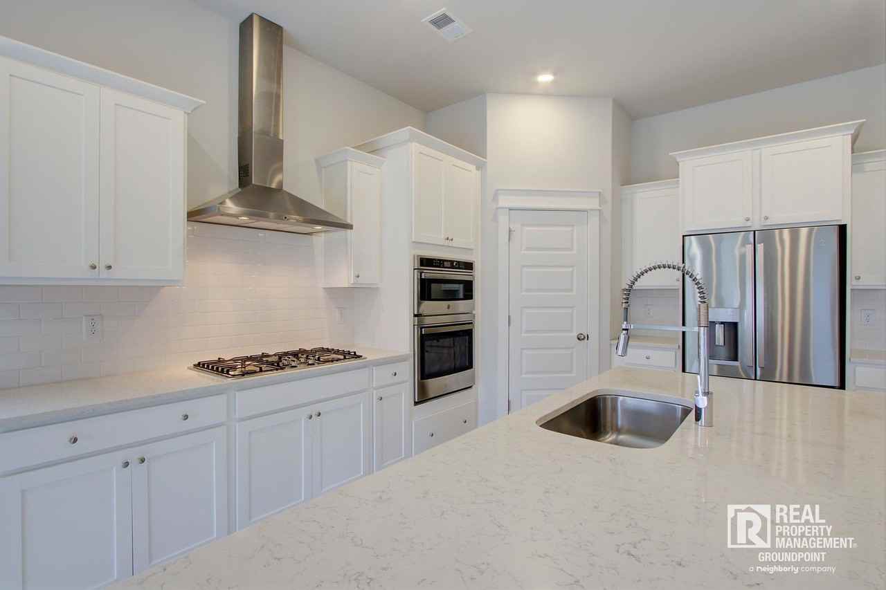238 Witherspoon St - Photo 7 of 50