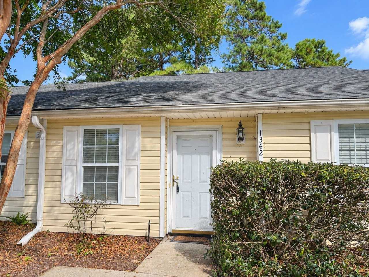 1342 Pinnacle Ln - Photo 2 of 16