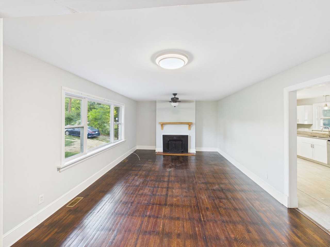 8217 Woodman Rd - Photo 4 of 28
