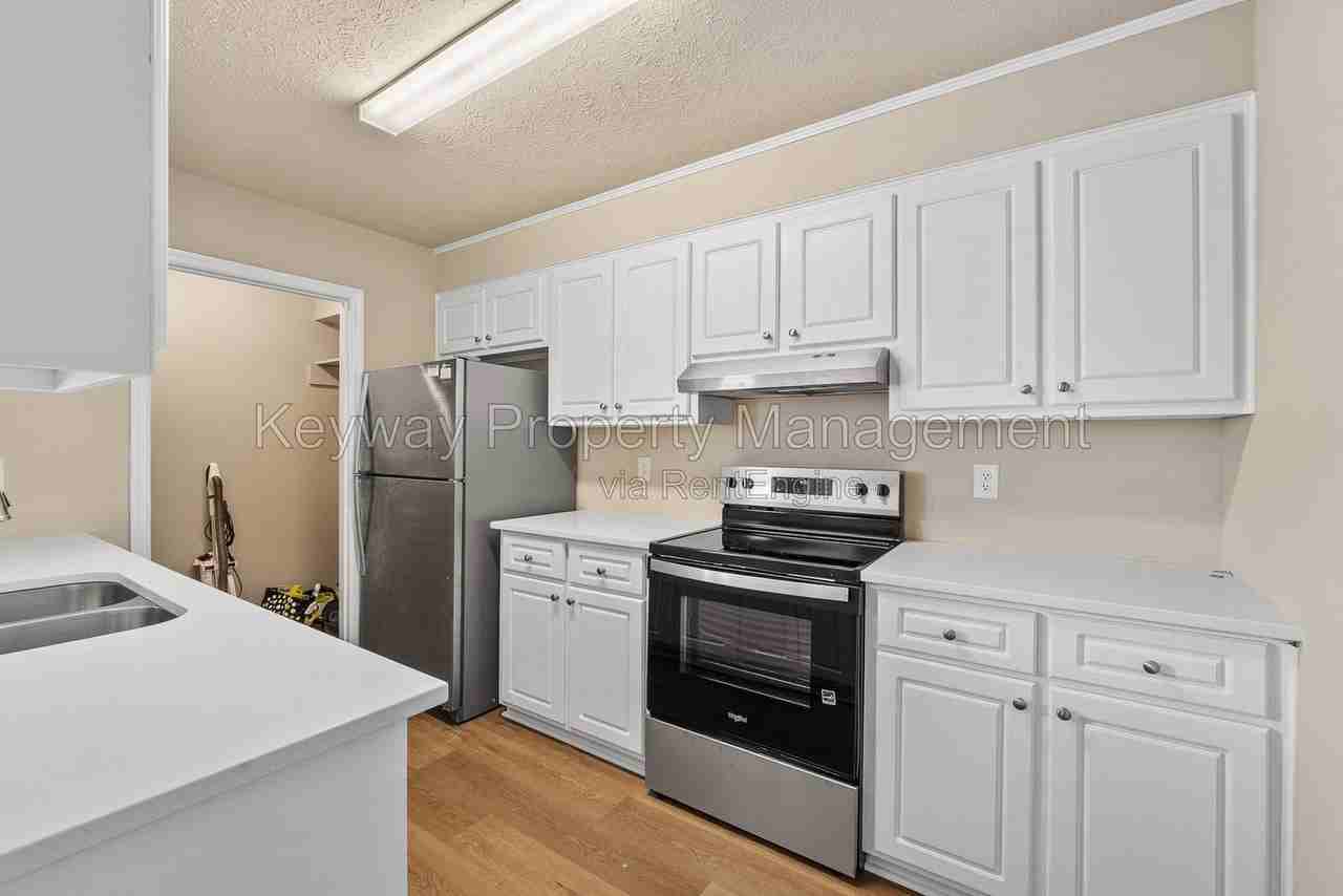 3930 Almon Dr - Photo 7 of 22