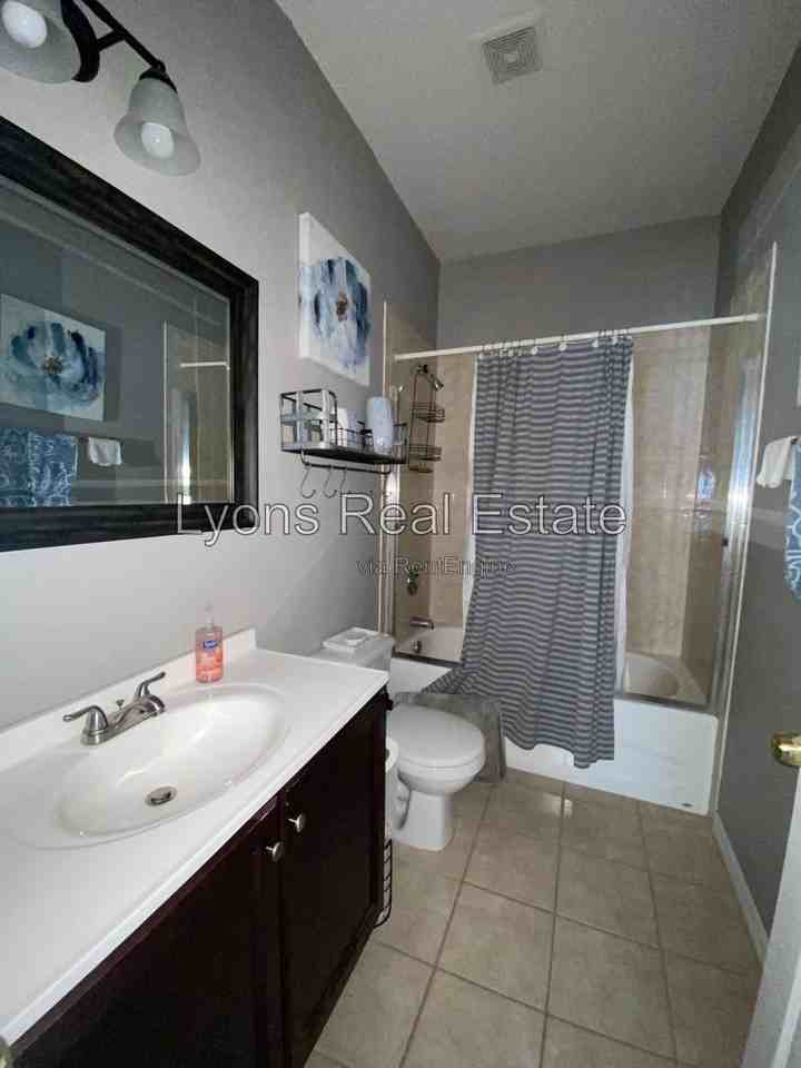 324 Lomond Dr #B - Photo 5 of 23