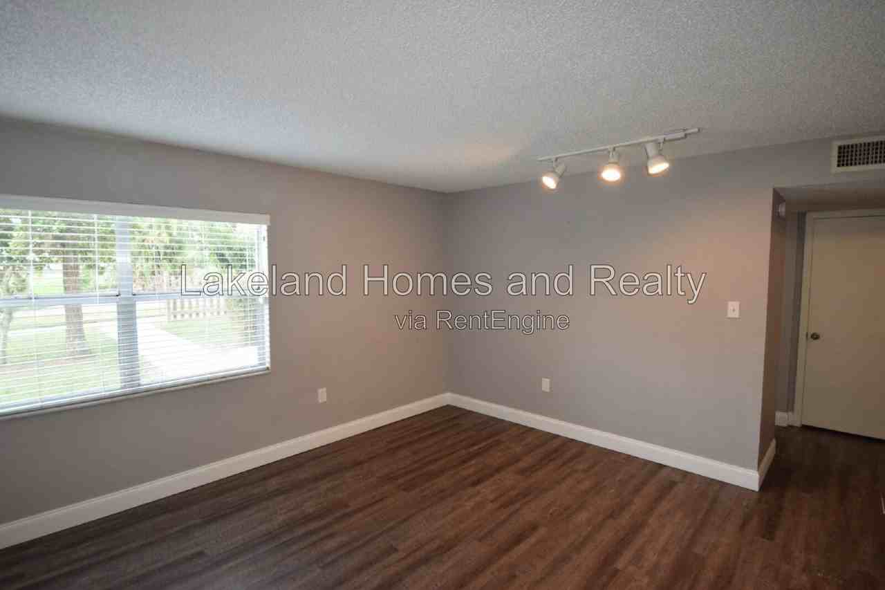 1005 S New York Ave #5 - Photo 3 of 13