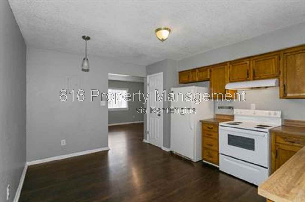 1229 W Hayward Ave #B - Photo 2 of 10