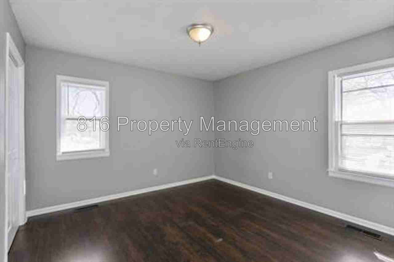 1229 W Hayward Ave #B - Photo 3 of 10
