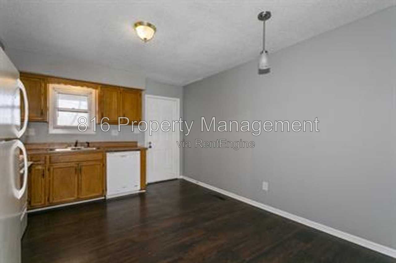 1229 W Hayward Ave #B - Photo 4 of 10