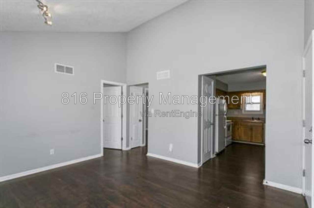 1229 W Hayward Ave #B - Photo 6 of 10