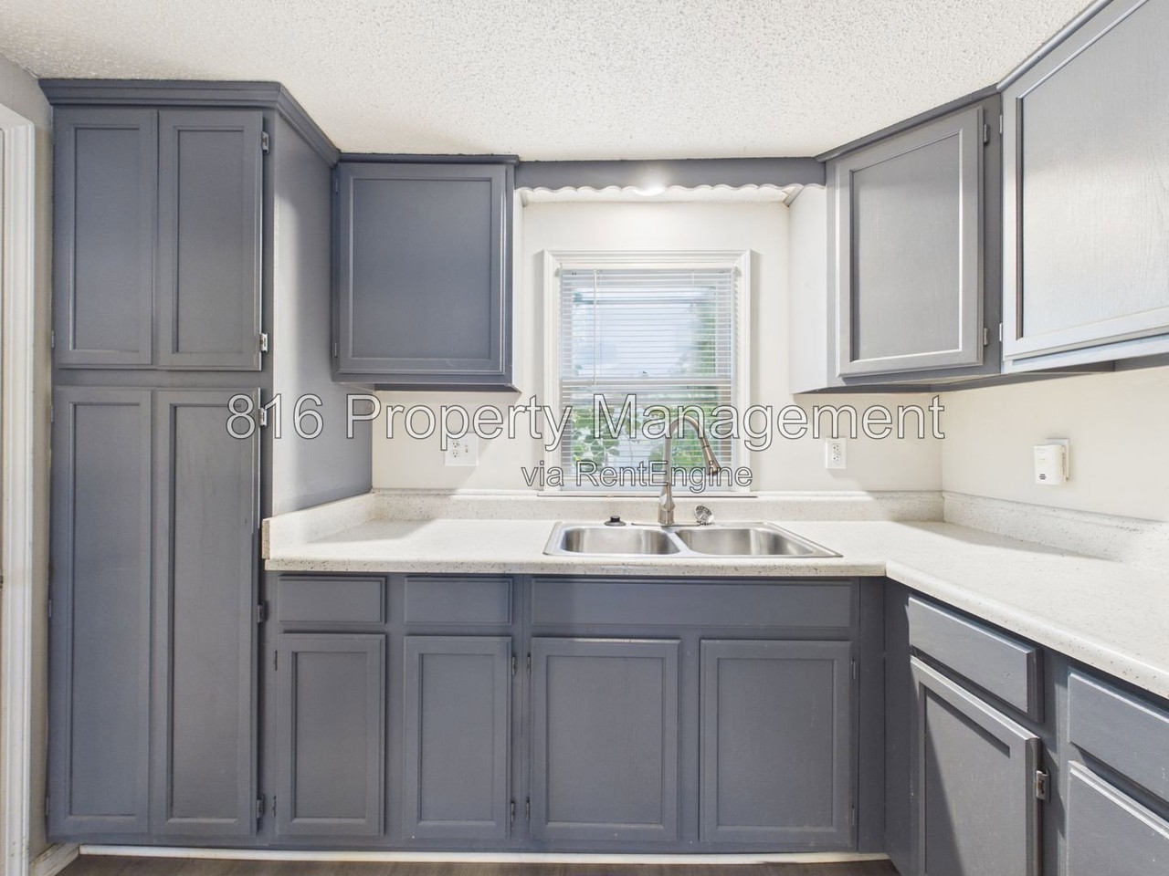 1120 Connecticut St - Photo 6 of 17