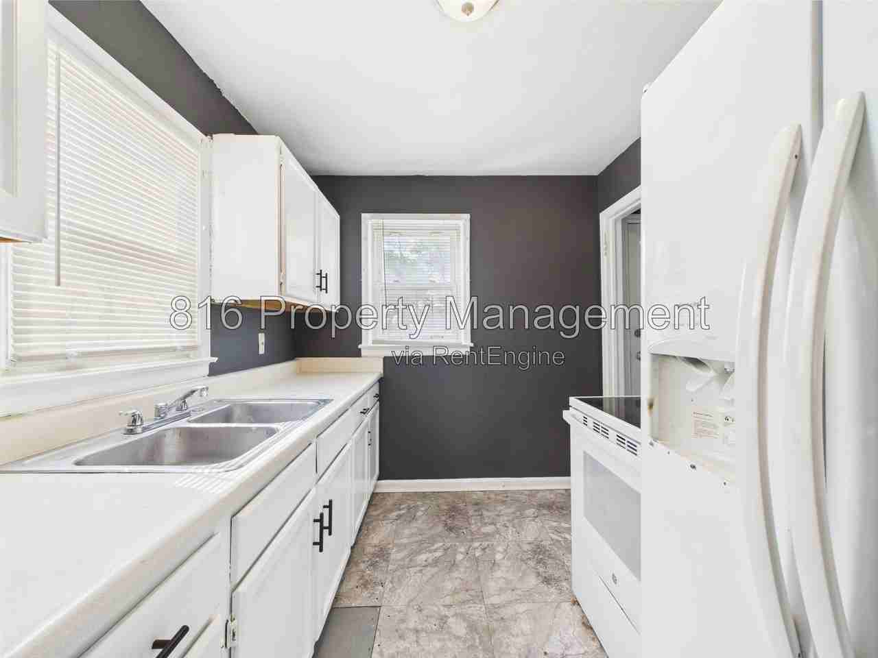 3354 Jackson Ave - Photo 4 of 29