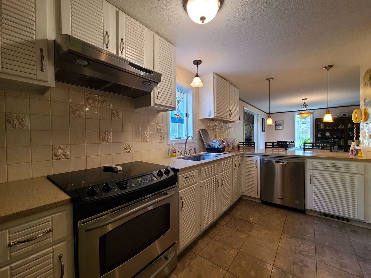 3123 Lakeshore Dr - Photo 6 of 15