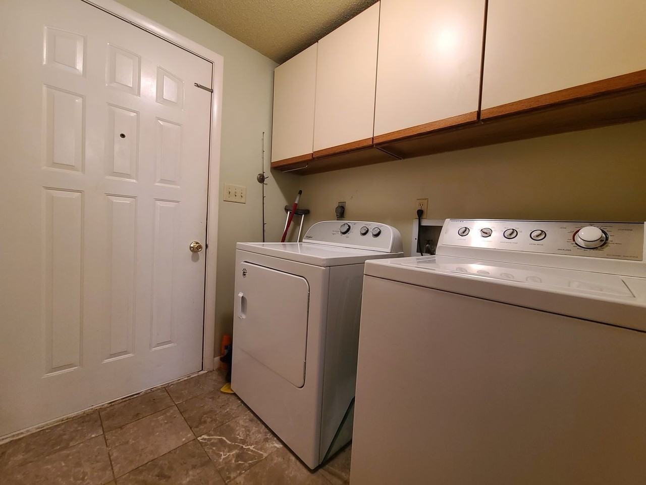 3123 Lakeshore Dr - Photo 7 of 15