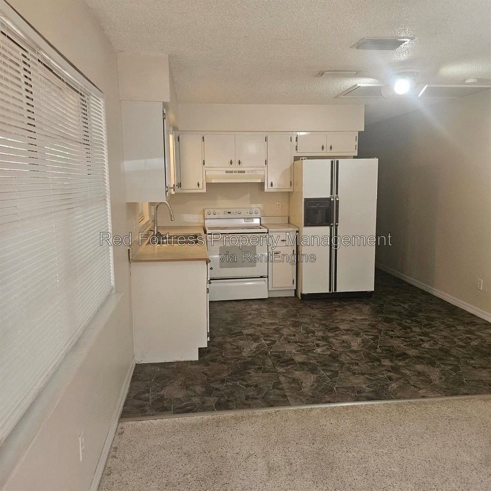 2518 Jackson St - Photo 2 of 5
