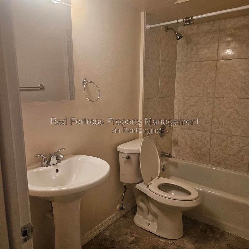 2518 Jackson St - Photo 3 of 5