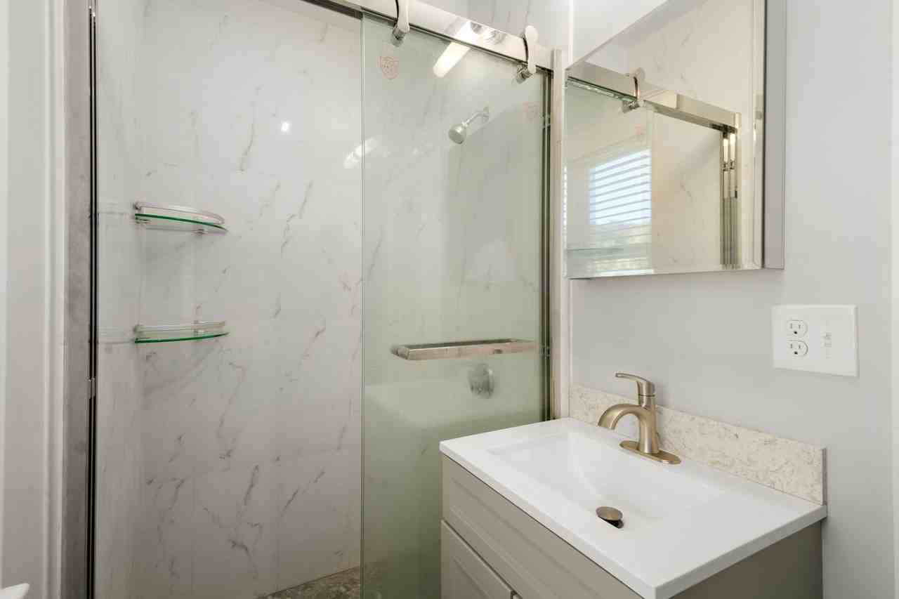 517 Washington St - Photo 4 of 12