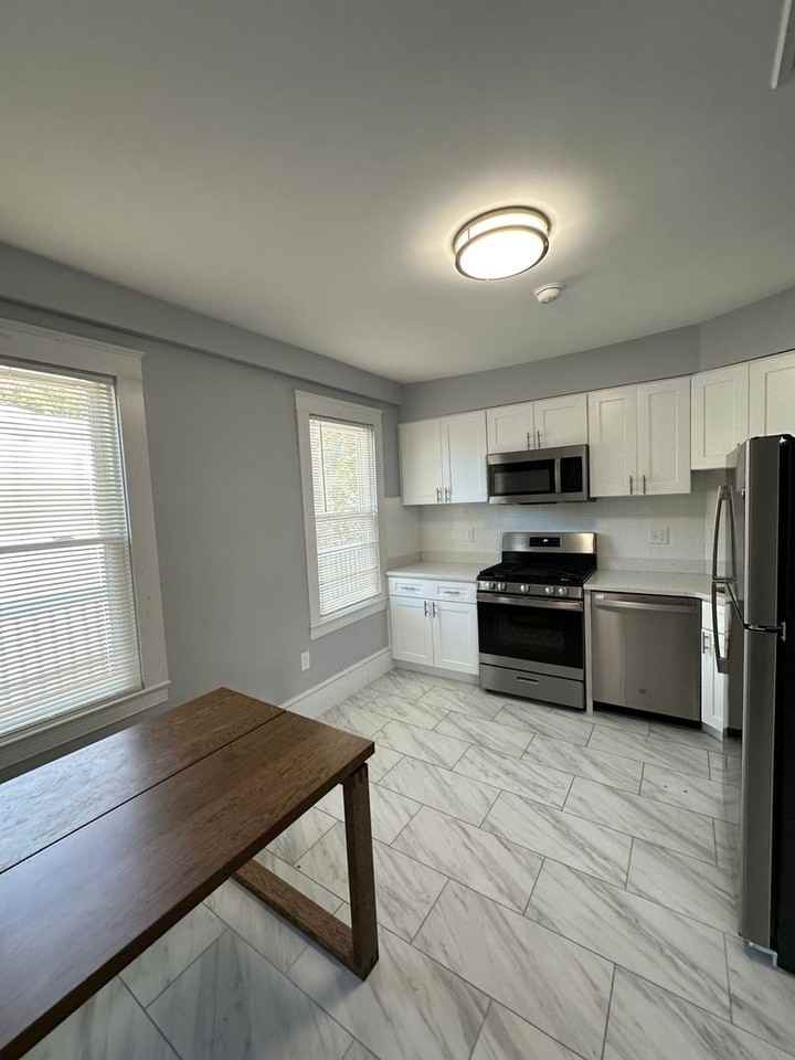 517 Washington St - Photo 6 of 12